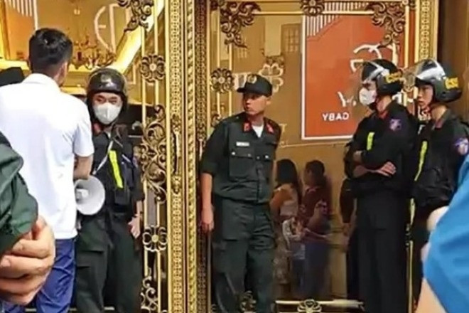 Từ vụ trùm giang hồ Tuấn ‘thần đèn’ bị khám nhà, hành vi bảo kê là gì?