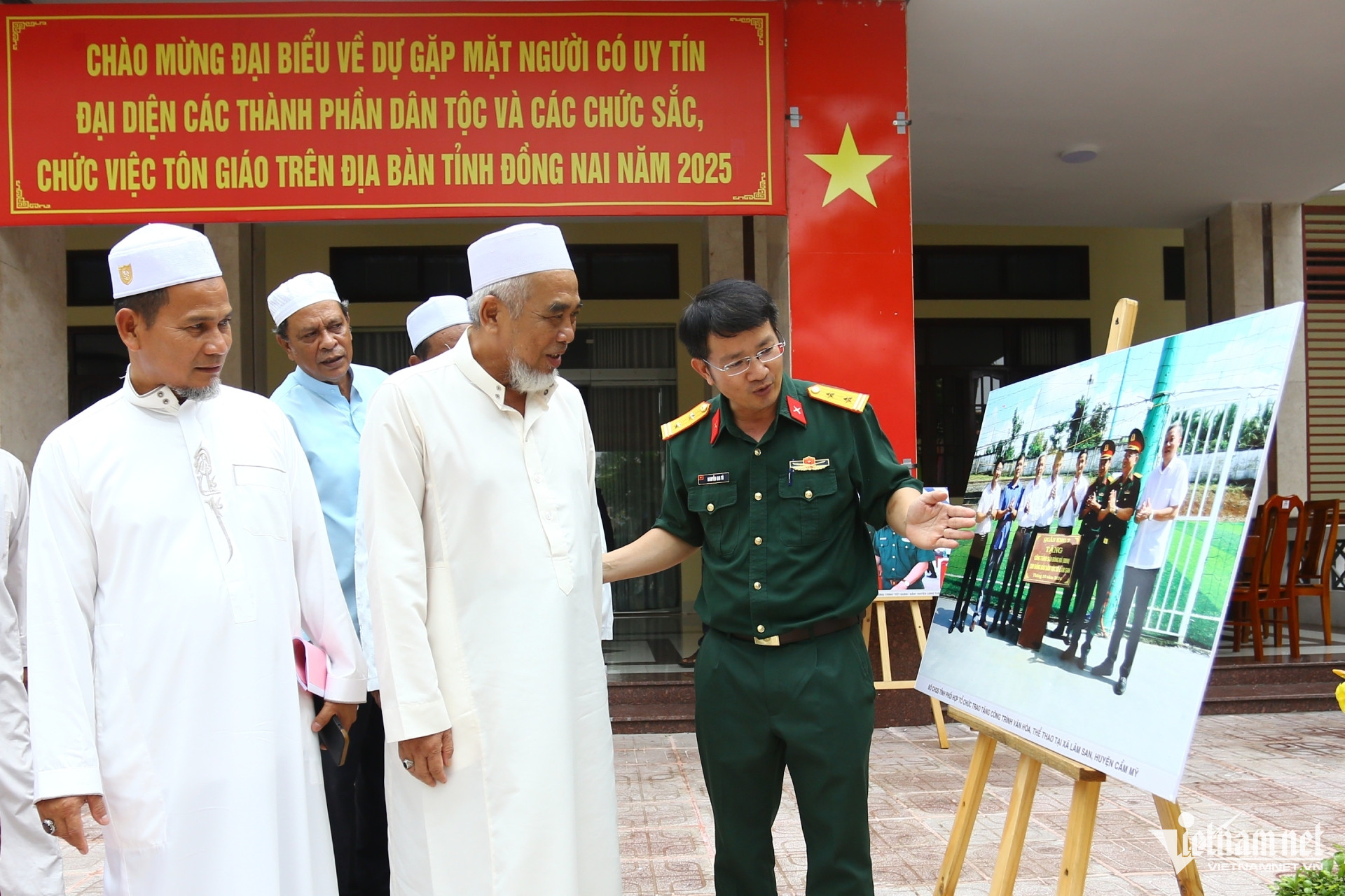 W-dan toc ton giao.jpg