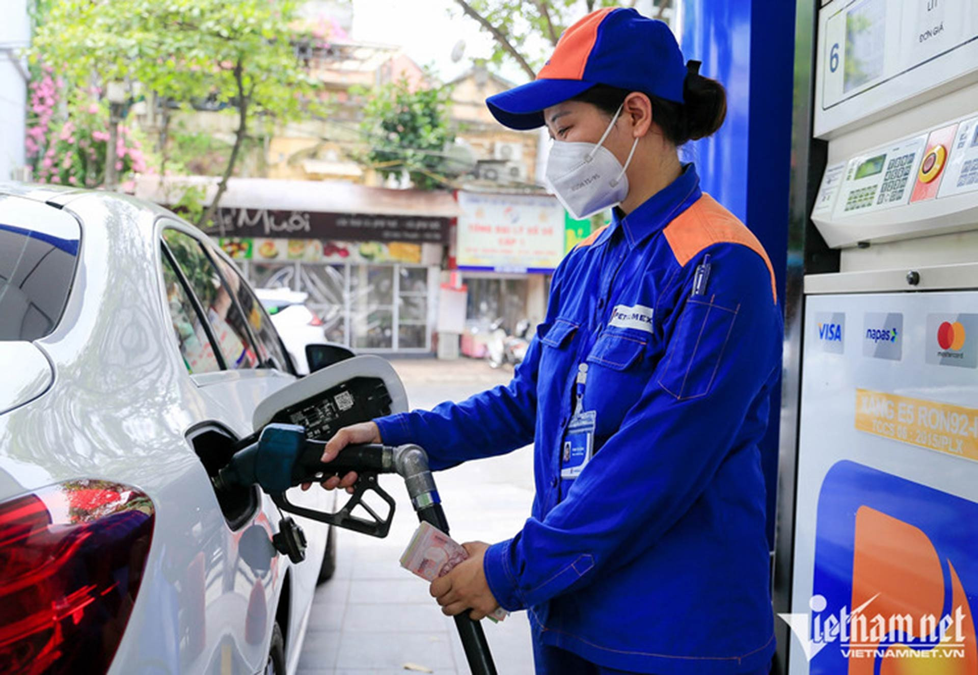 xang dau 3 1 1666 2092.jpg