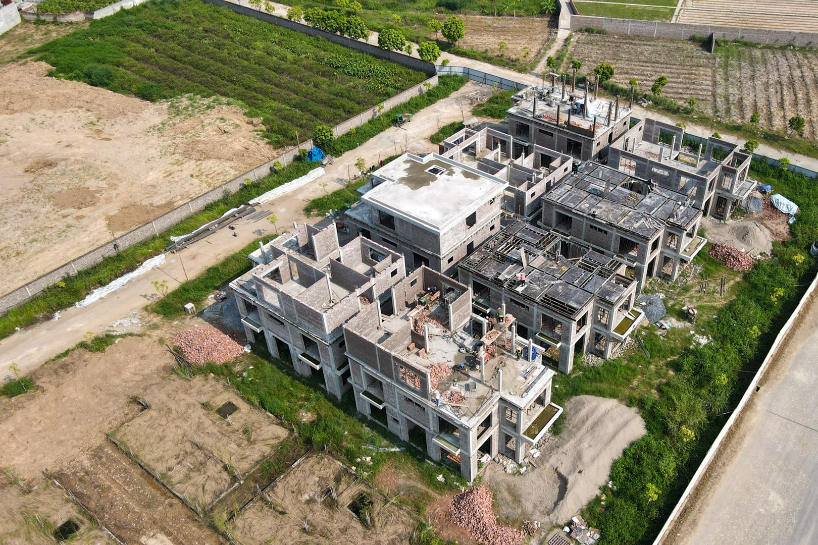 Xây nhà phải đi xin giấy phép, mất quyền làm chủ của người dân trên mảnh đất