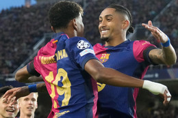 Bí quyết giúp Raphinha bùng nổ cùng Barca: Ngọn lửa từ Ronaldinho