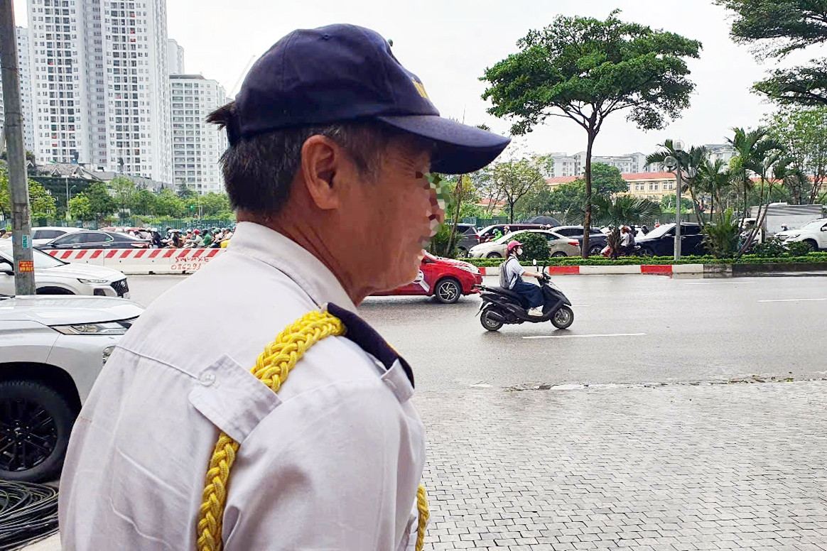 Cha mẹ sang tên sổ đỏ sớm cho con và nguy cơ 'trắng tay' lúc về già