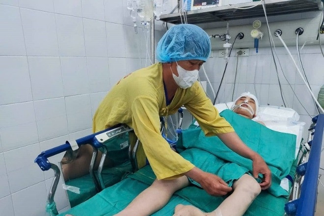 Chàng trai nghèo khuyết tật bị tai nạn chấn thương sọ não cần giúp đỡ