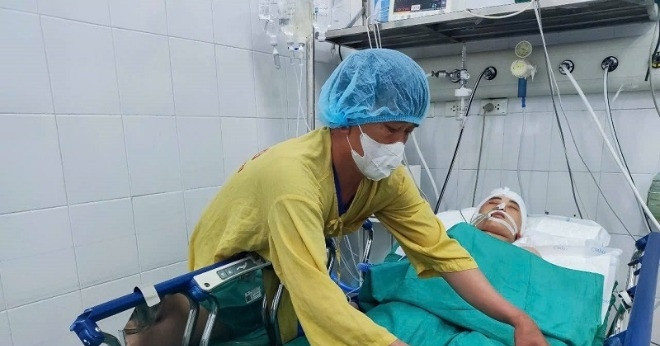 Chàng trai nghèo khuyết tật bị tai nạn chấn thương sọ não cần giúp đỡ