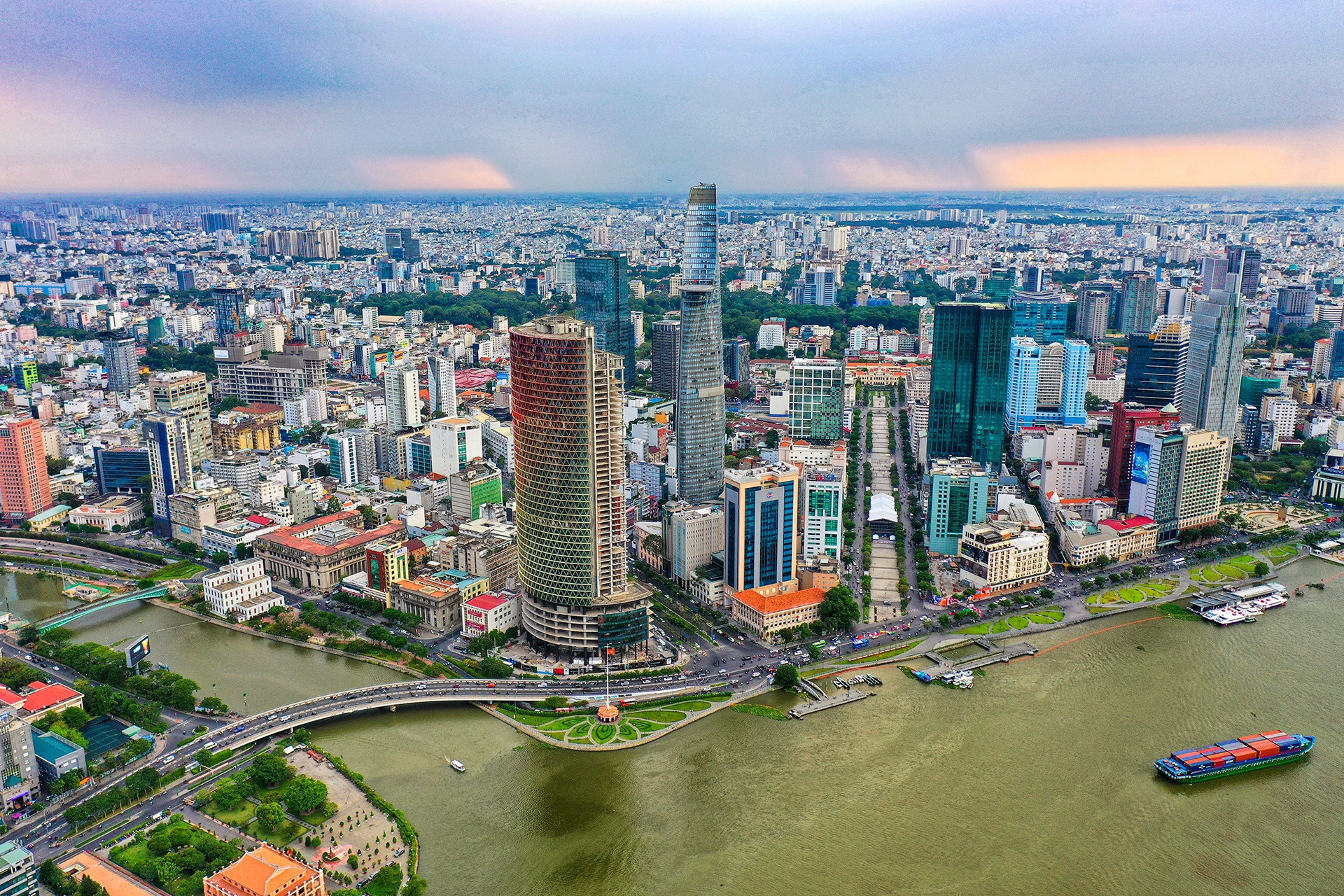 Công cụ cấp bách để đạt mục tiêu tăng trưởng năm 2025