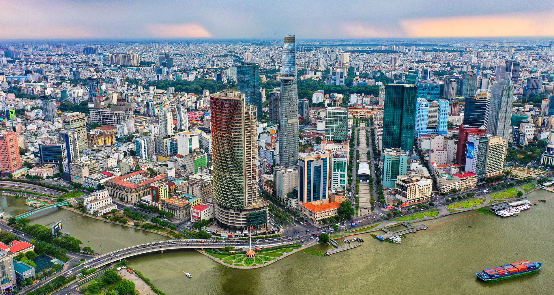 Công cụ cấp bách để đạt mục tiêu tăng trưởng năm 2025
