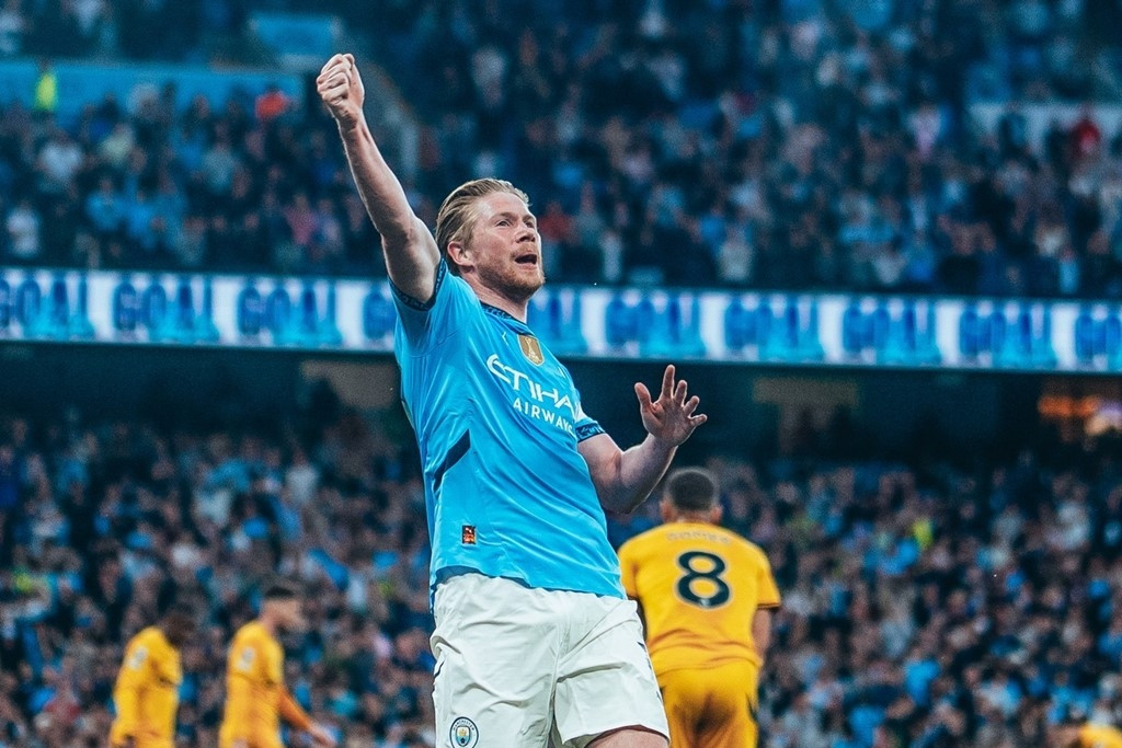 De Bruyne đưa Man City trở lại top 3