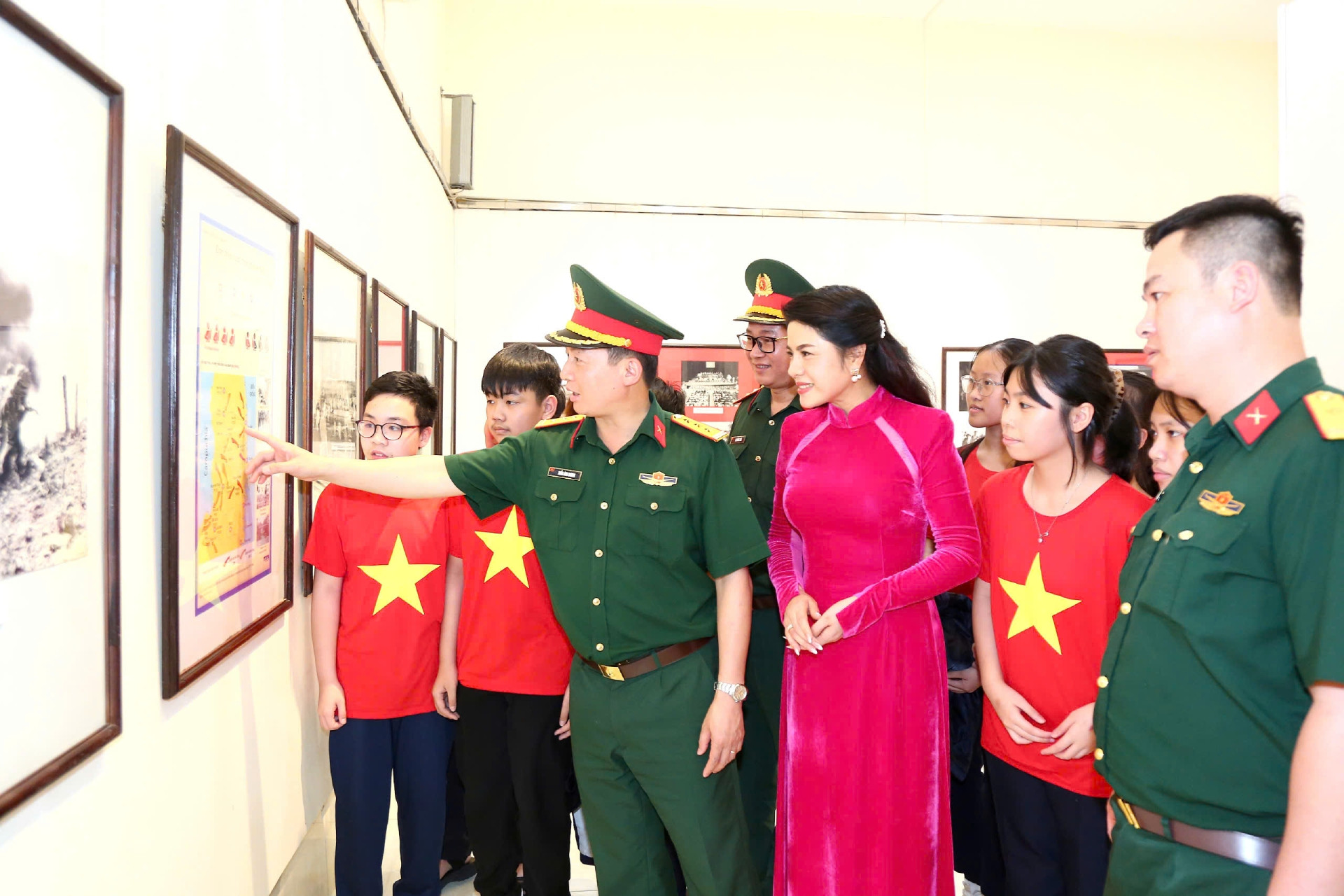 Hải Phòng: Triển lãm ảnh ‘Đất nước trọn niềm vui’