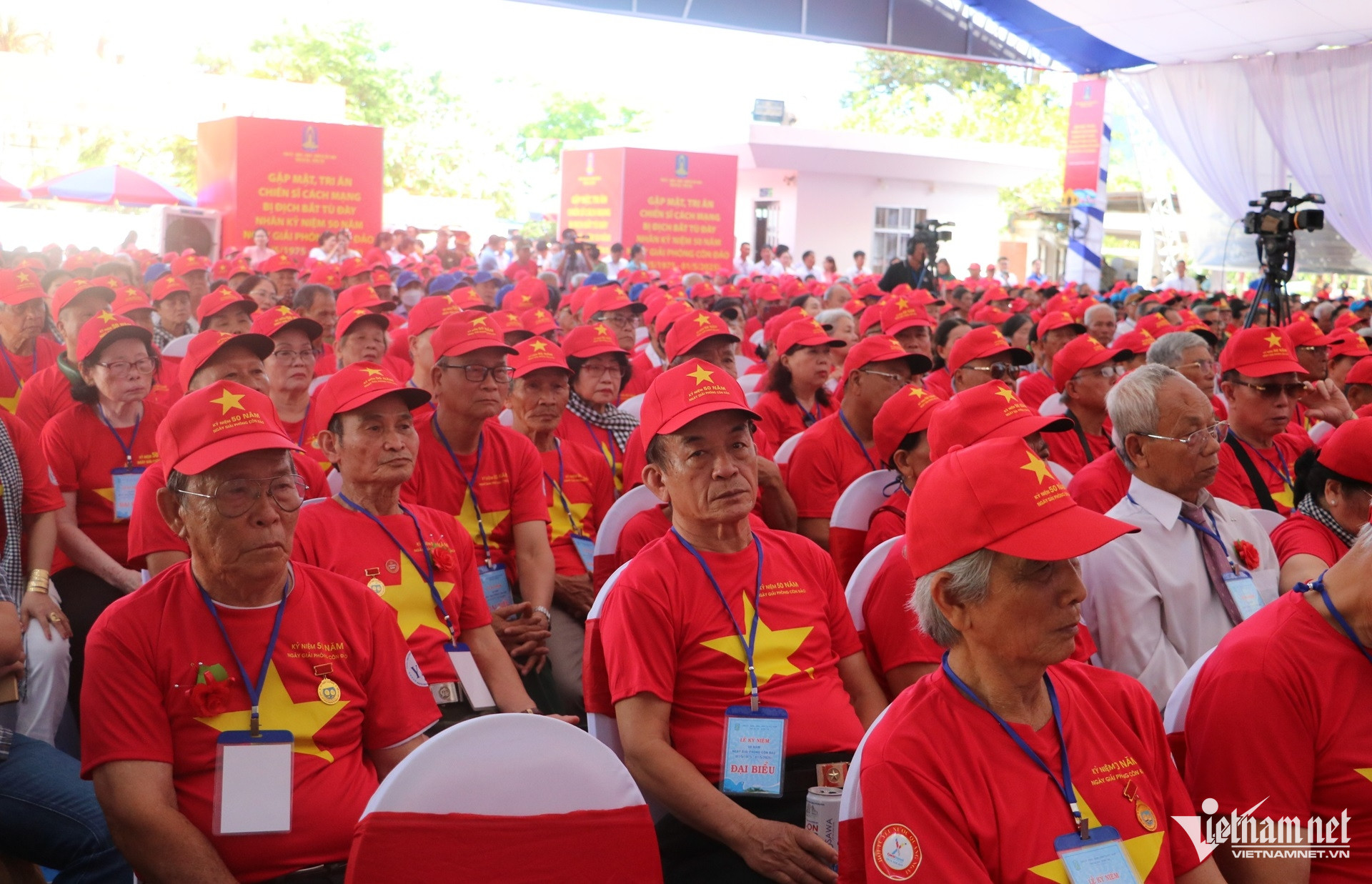 W-Xúc động ngày đoàn tụ của hàng trăm cựu tù chính trị ở Côn Đảo..JPG.jpg