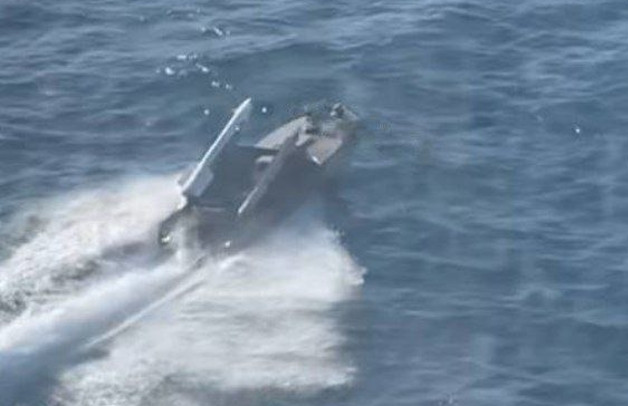 Xuồng không người lái Ukraine mang theo 'vũ khí lạ' tấn công mục tiêu Nga