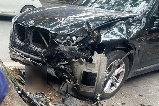 Nữ sinh Hà Nội bị đứt lìa 1 chân sau va chạm với xe sang BMW