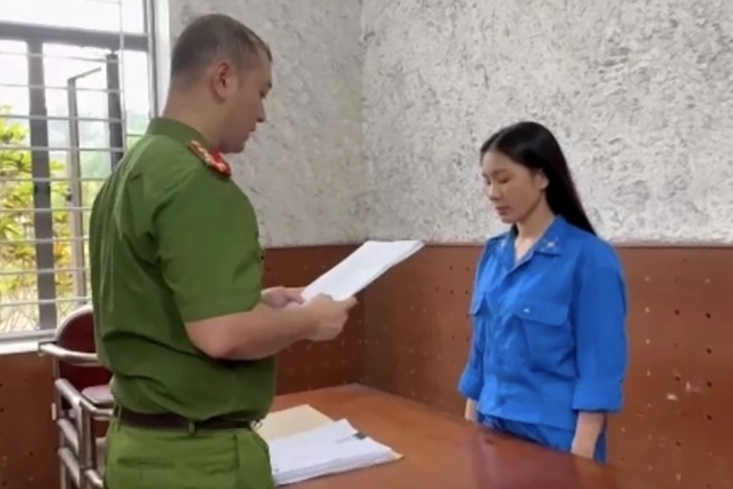 Bắt tạm giam Phạm Thị Vân Anh vì giấu 4 thỏi vàng đi qua biên giới