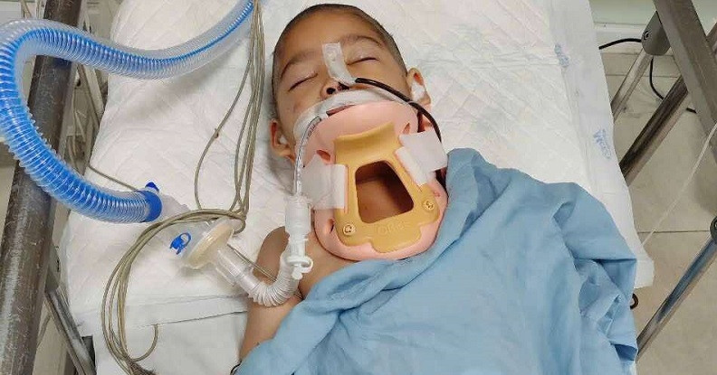 Chồng và 2 con bị tai nạn, vợ nghèo vay tiền mua thuốc hằng ngày không đủ