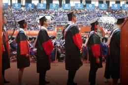 Đại học danh tiếng gây tranh cãi khi tuyển quản lý căng tin phải có bằng tiến sĩ
