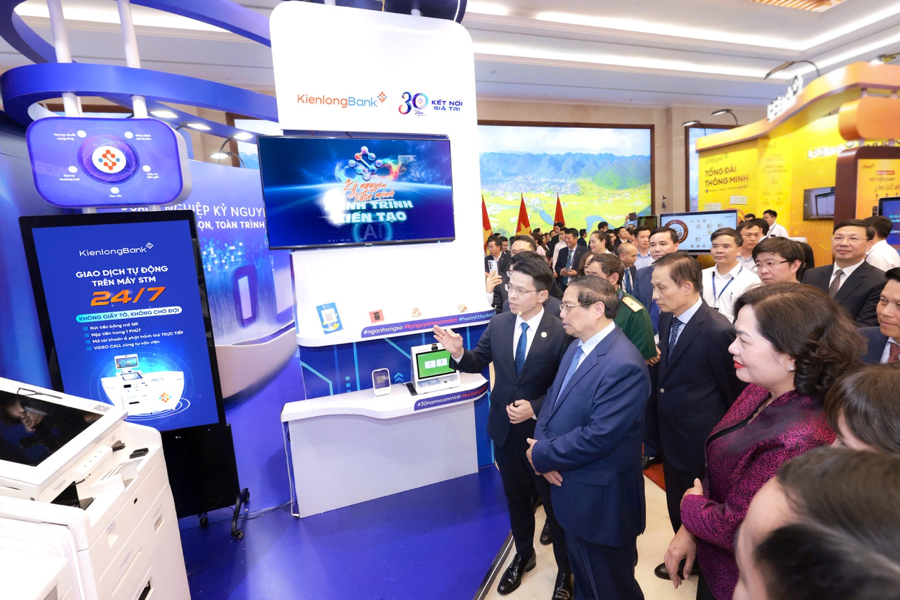 Giao dịch viên AI của KienlongBank gây ấn tượng tại Ngày Chuyển đổi số Ngân hàng