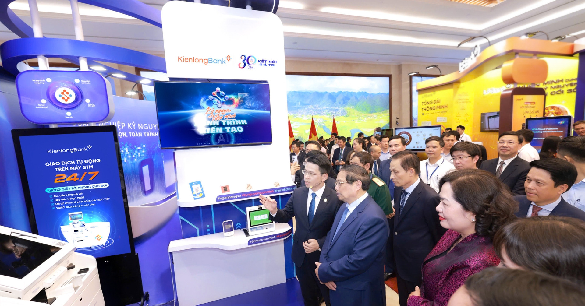 Giao dịch viên AI của KienlongBank gây ấn tượng tại Ngày Chuyển đổi số Ngân hàng