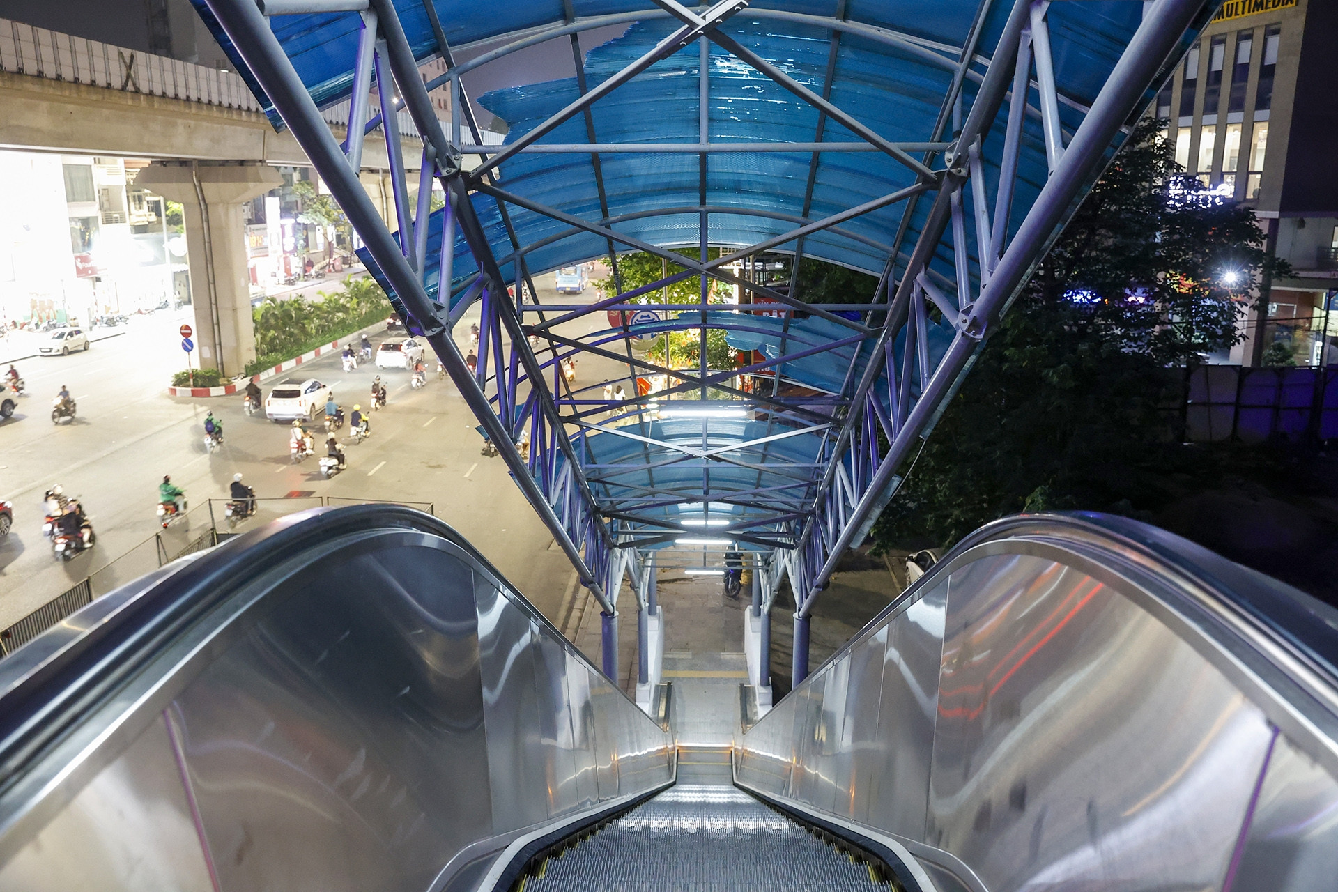 Hiện trạng đáng buồn trên tuyến metro Cát Linh - Hà Đông