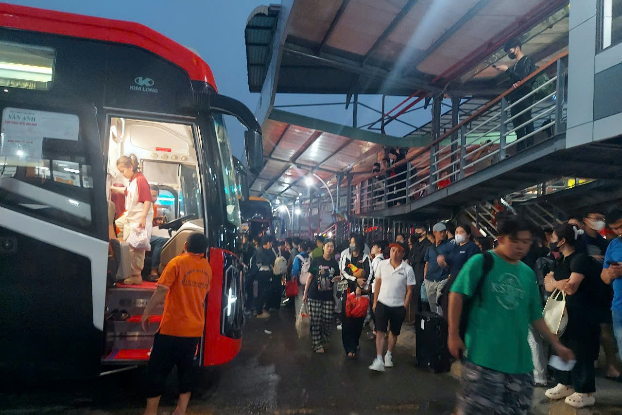 Liên thông vé xe buýt, metro: Cú hích tạo sức hút vận tải hành khách công cộng