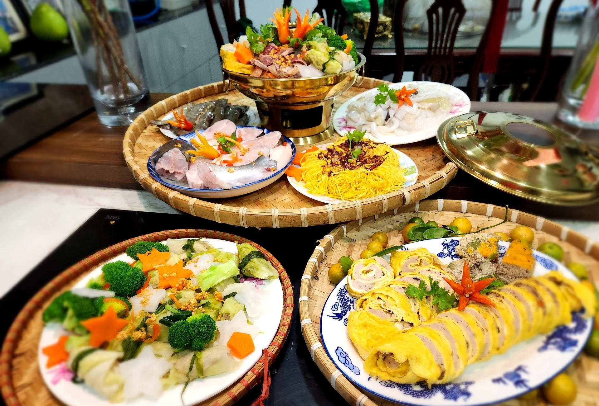 Món đặc sản trong mâm cỗ ở miền Tây, màu sắc rực rỡ, nấu bằng nồi đặc biệt