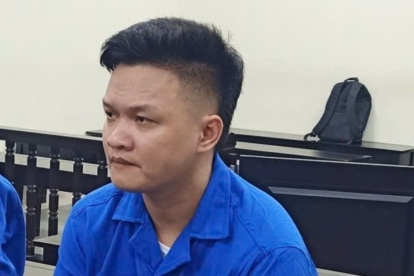 Người đàn ông có vợ và 3 con vung dao hại nhân tình giữa đường