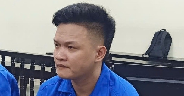 Người đàn ông có vợ và 3 con vung dao hại nhân tình giữa đường