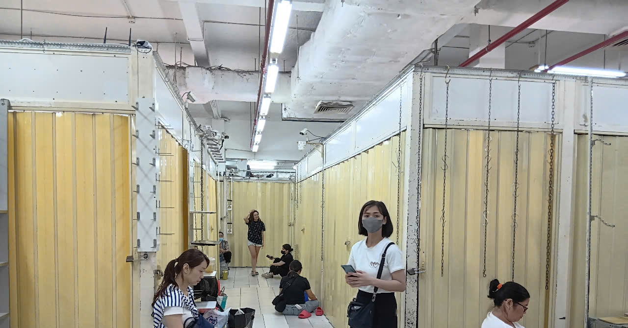 Sau khi bị kiểm tra, tiểu thương tại trung tâm mua sắm Saigon Square có động thái lạ