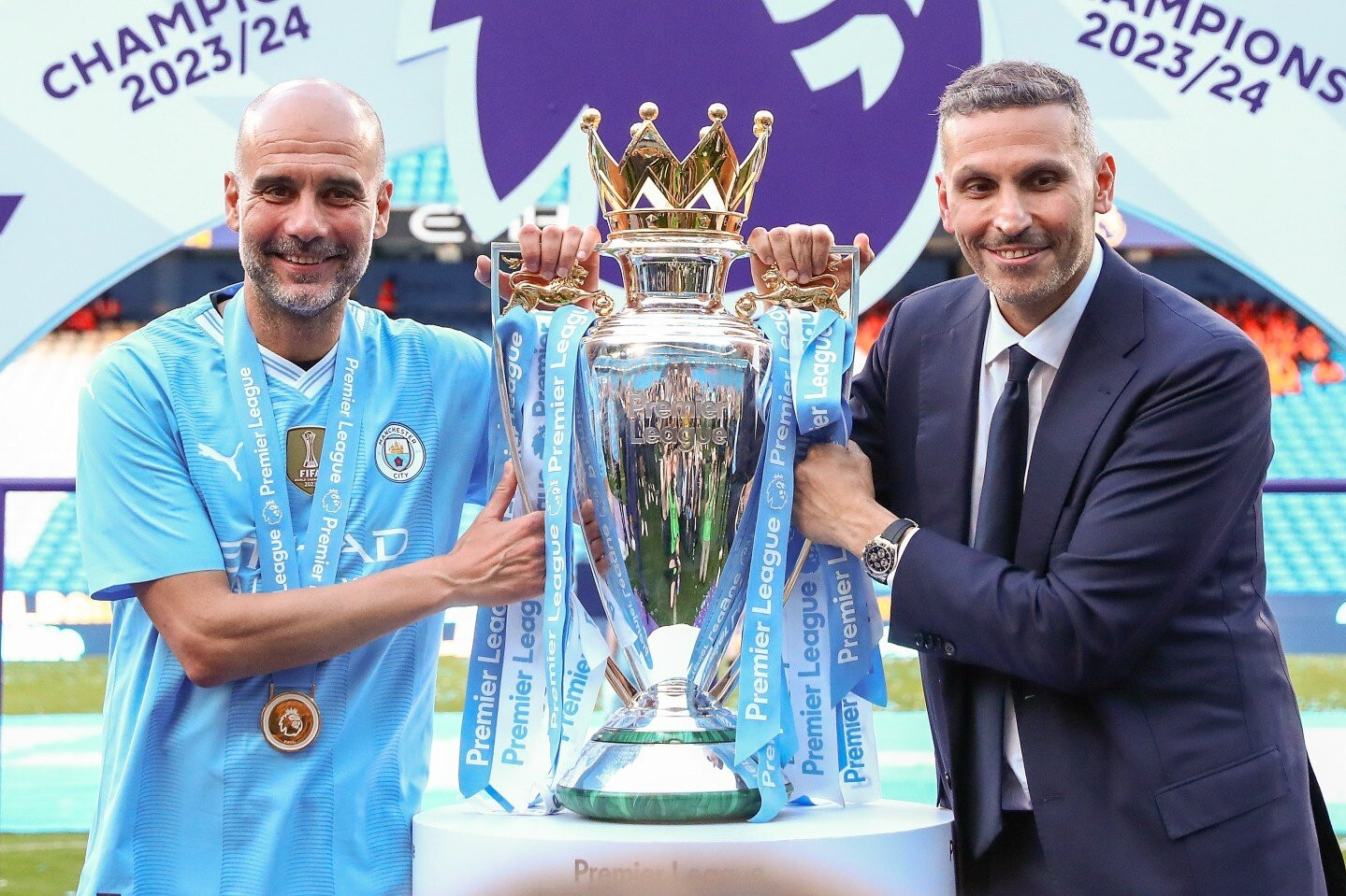 Sếp Man City hứa nổ loạt 'bom tấn' chuyển nhượng
