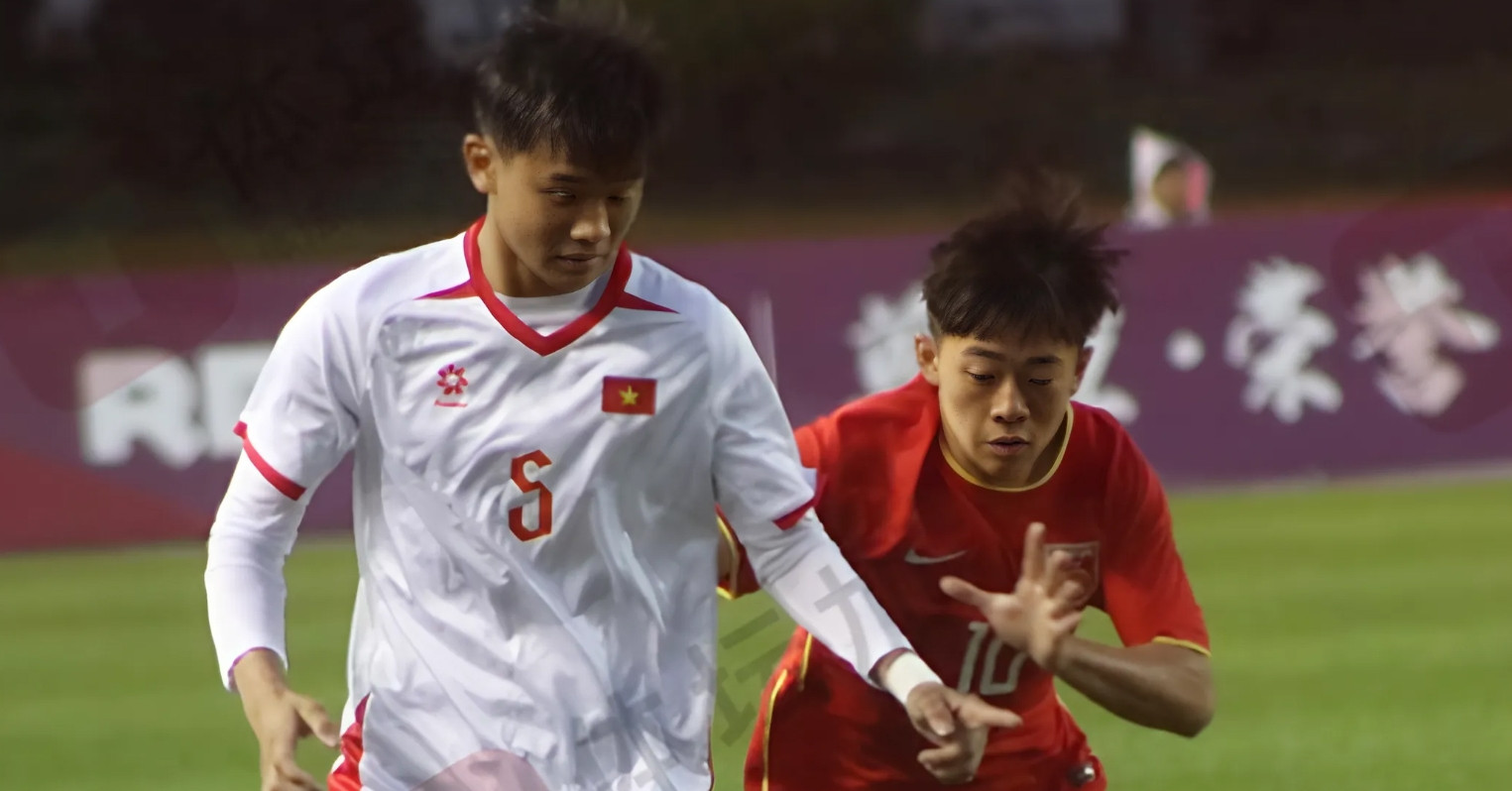 U16 Việt Nam hòa kịch tính U16 Trung Quốc nhờ siêu phẩm khó tin