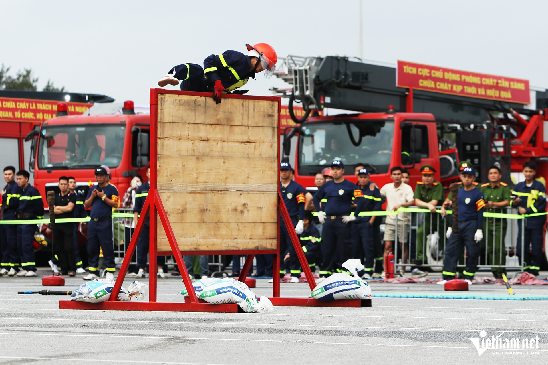 W-hoi thi cuu ho cuu nan 5.JPG.jpg