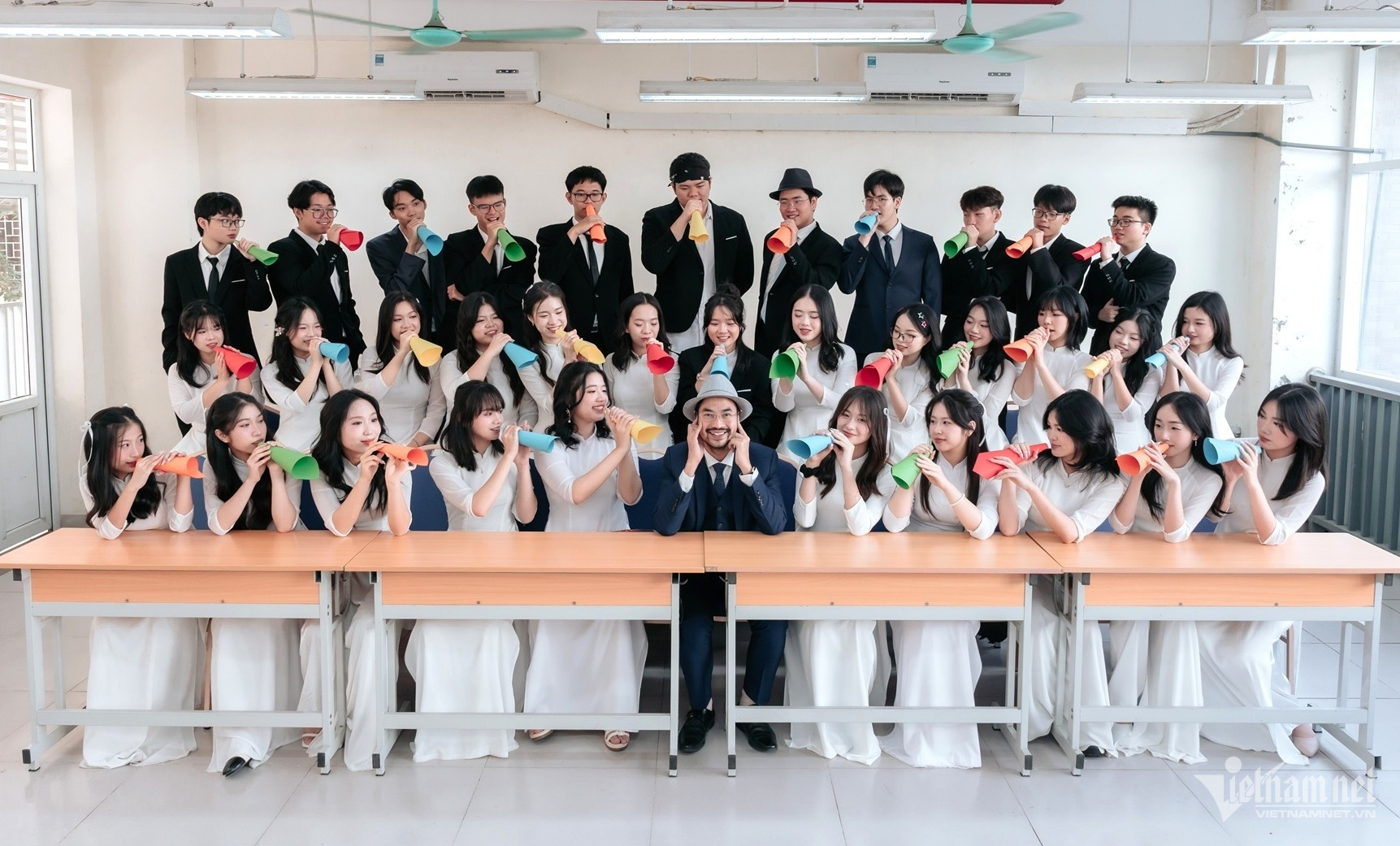 W-lớp 12 chuyên Sư phạm 1.jpg