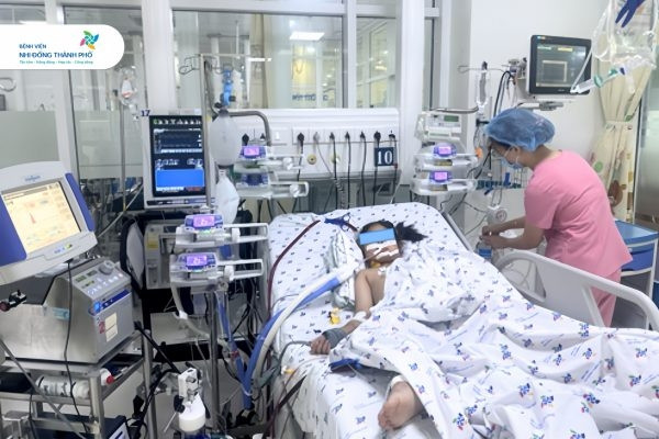 1,5 tháng cài đặt tim phổi ngoài cơ thể cứu bé gái 8 tuổi