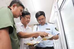 Kiểm tra cơ sở C.P. Việt Nam ở Sóc Trăng, phát hiện giấy chứng nhận an toàn thực phẩm hết hạn