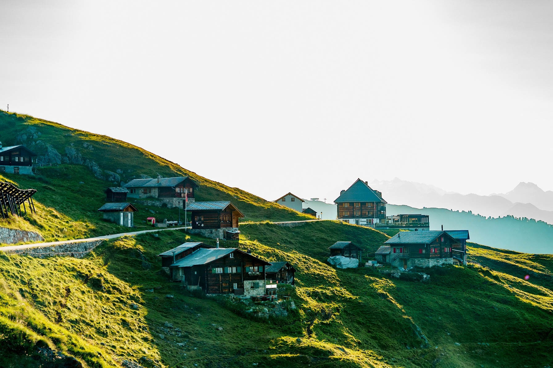 Ngôi làng nổi tiếng Thụy Sĩ trước khi bị vùi lấp qua ống kính du khách Việt