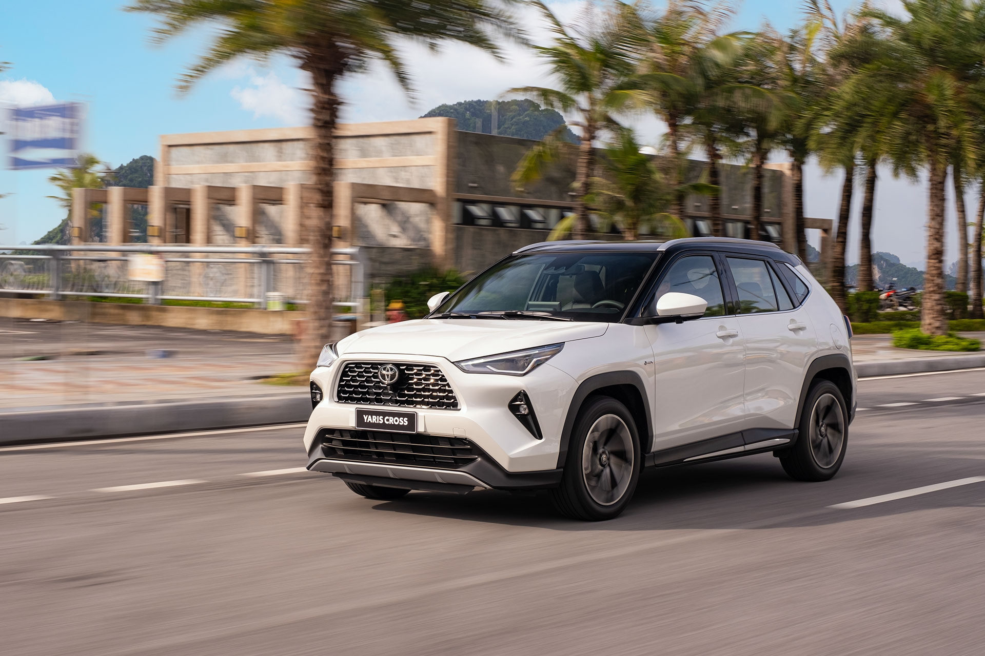 Nguy cơ bật tung trần kính, Toyota Yaris Cross tại Việt Nam bị triệu hồi