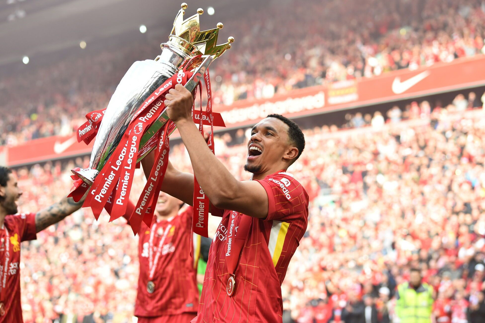 Real Madrid ký xong Alexander-Arnold, được dự Club World Cup