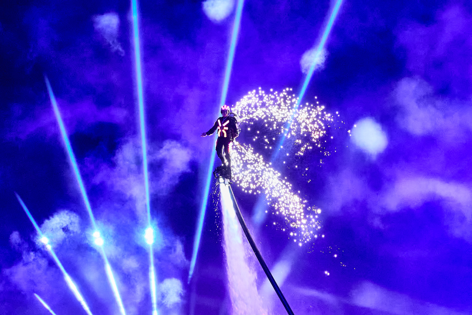 show ban giao huong dao xanh xac lap 2 ky luc the gioi(1)(1).jpg