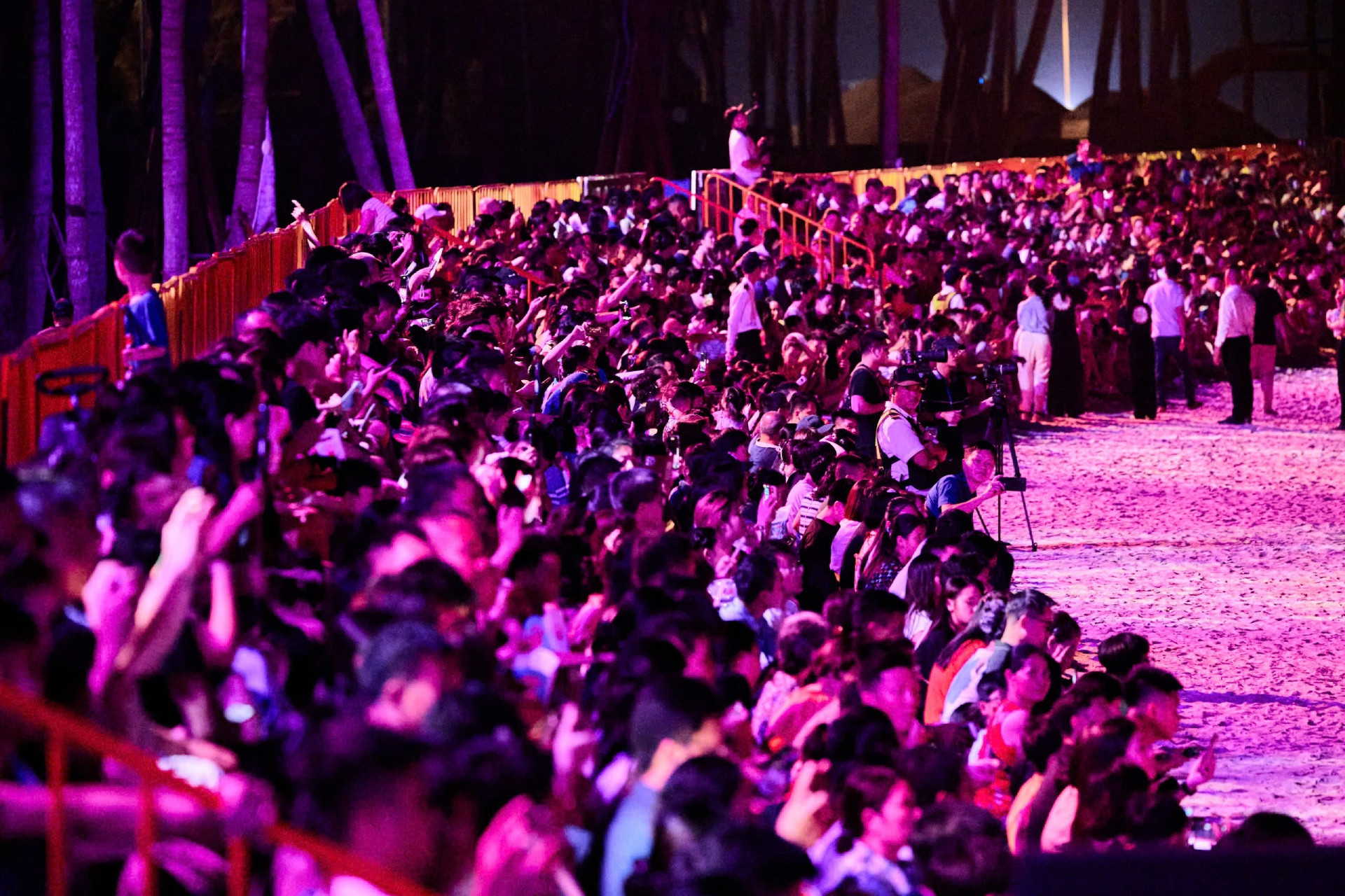 show ban giao huong dao xanh xac lap 2 ky luc the gioi(1)(2).jpg