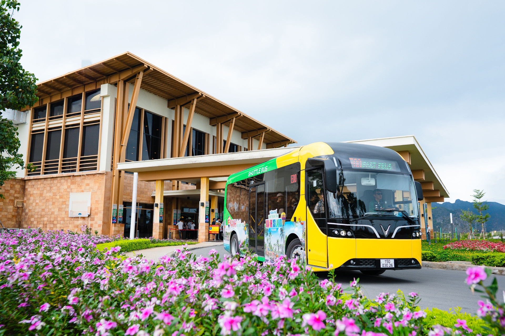 tuyen xe van tai sun paradise land cat ba(1).jpg