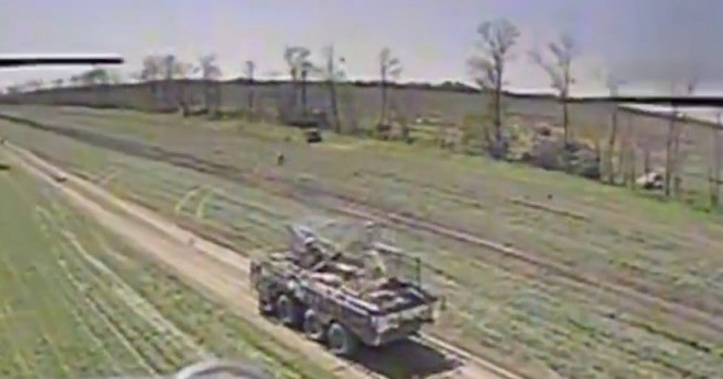 Video UAV Ukraine bắn cháy 5 xe bọc thép chở quân BTR-82A của Nga
