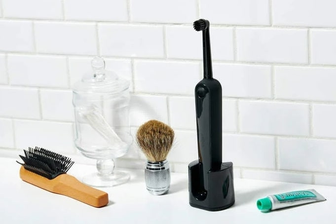 Vợ phát hiện chồng ngoại tình nhờ chiếc bàn chải điện gửi thông báo 'lạ'