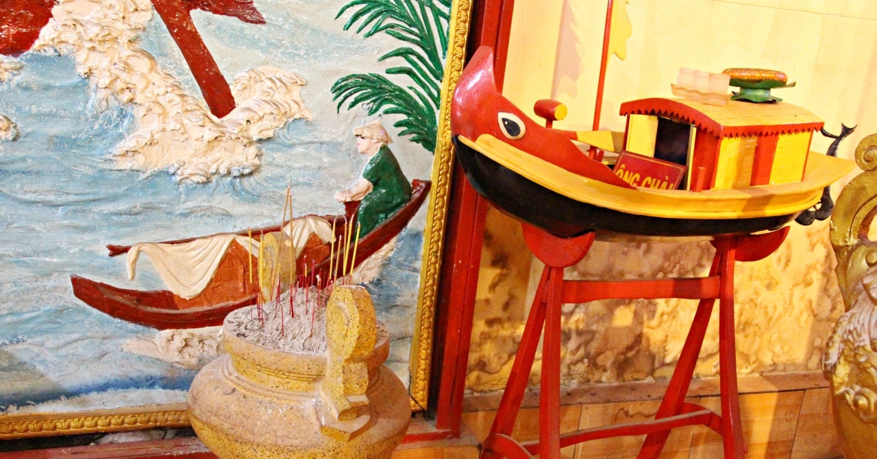 Miếu Nổi Bất Ngờ Trở Thành Điểm Đến Tâm Linh Hàng Đầu TP.HCM: Bí Mật Từ Pho Tượng Lạ Do Người Đánh Cá Vớt Được