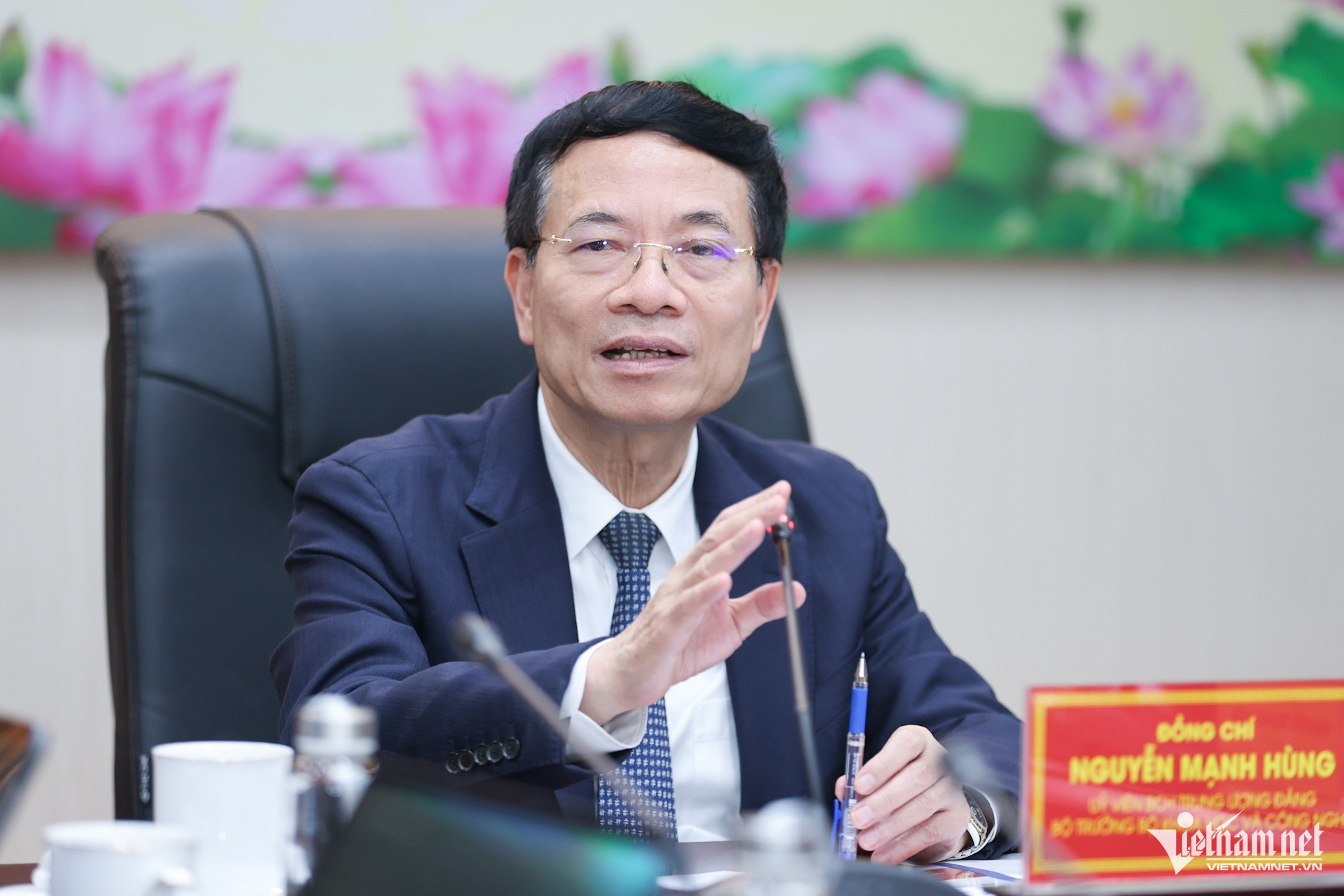 W-Bo truong Nguyen Manh Hung.jpg