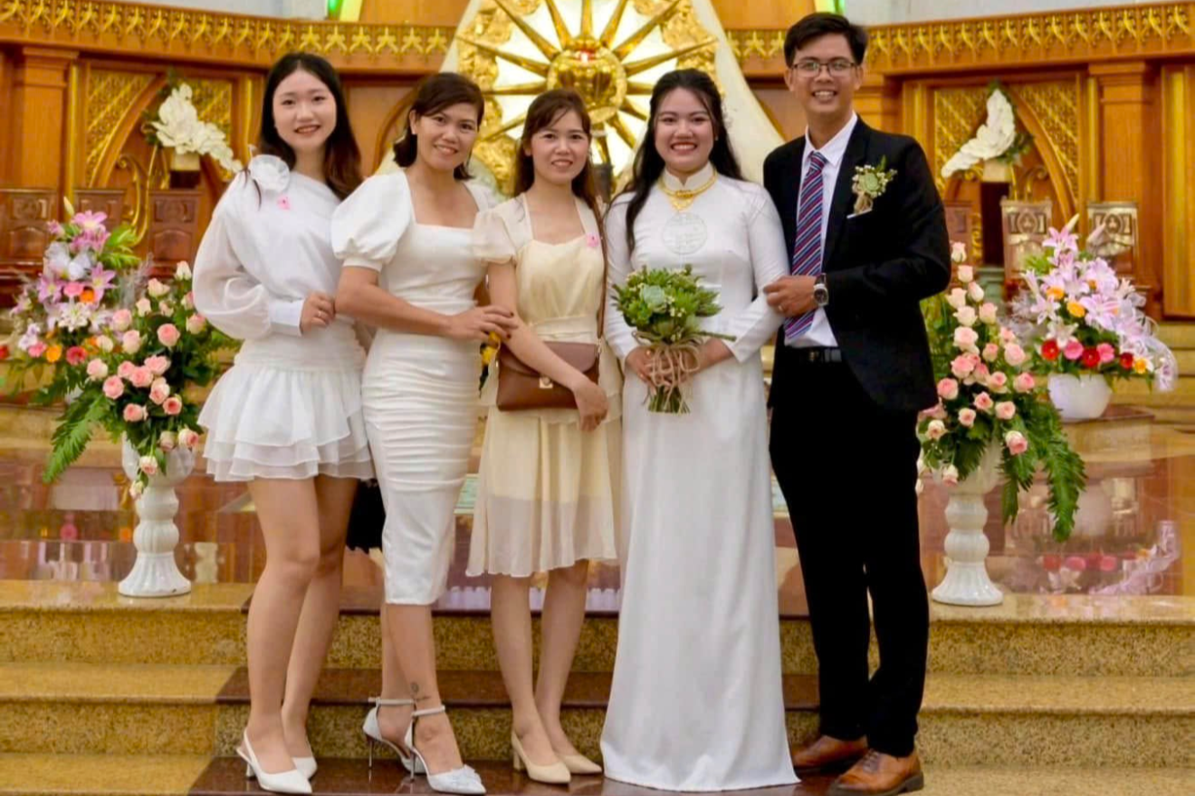 3 chị em gái và chàng rể học cùng một trường đại học