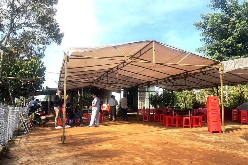 Con gái bàng hoàng kể phút thấy mẹ và 2 em tử vong trong căn nhà khóa trái