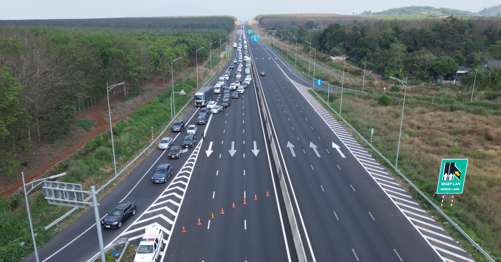 CSGT điều hướng ô tô từ xa, giảm áp lực cao tốc về TPHCM
