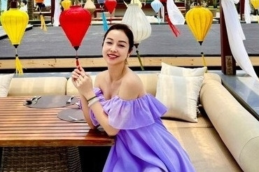 Hoa hậu 4 con Jennifer Phạm vai trần gợi cảm, Quách Thu Phương U50 trẻ trung