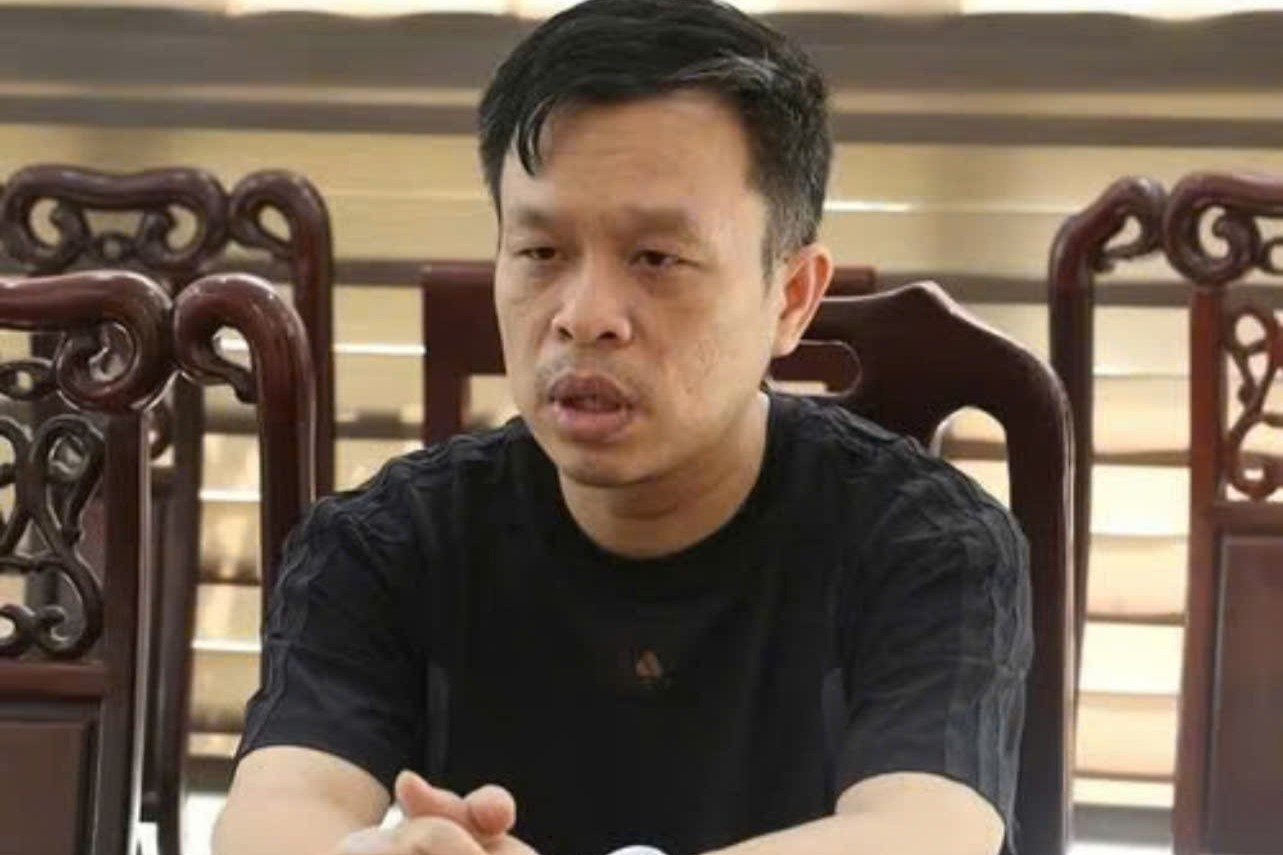 Một phó trưởng phòng tham ô tiền tỷ để đánh bạc