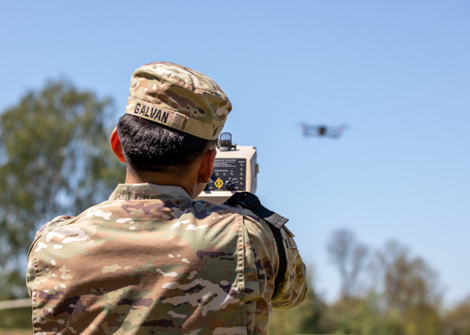my uav can cu quan su.jpg