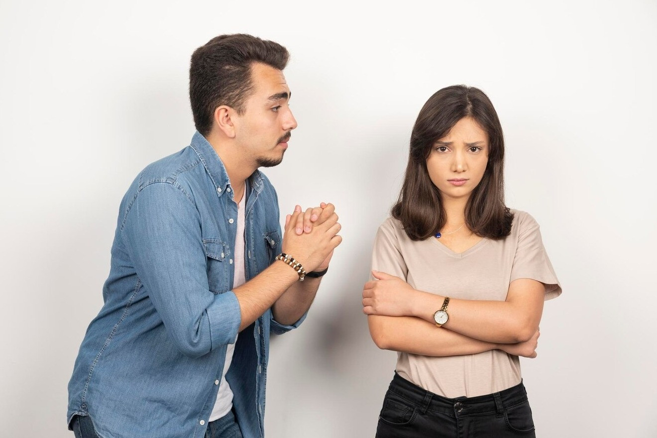 Bất ngờ về quê ăn giỗ, nữ kế toán phát hiện bí mật động trời mẹ chồng luôn giấu