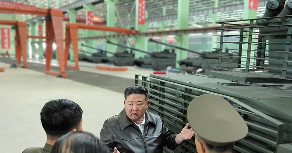 Ông Kim Jong Un thị sát nhà máy xe tăng, yêu cầu hiện đại hóa thiết giáp